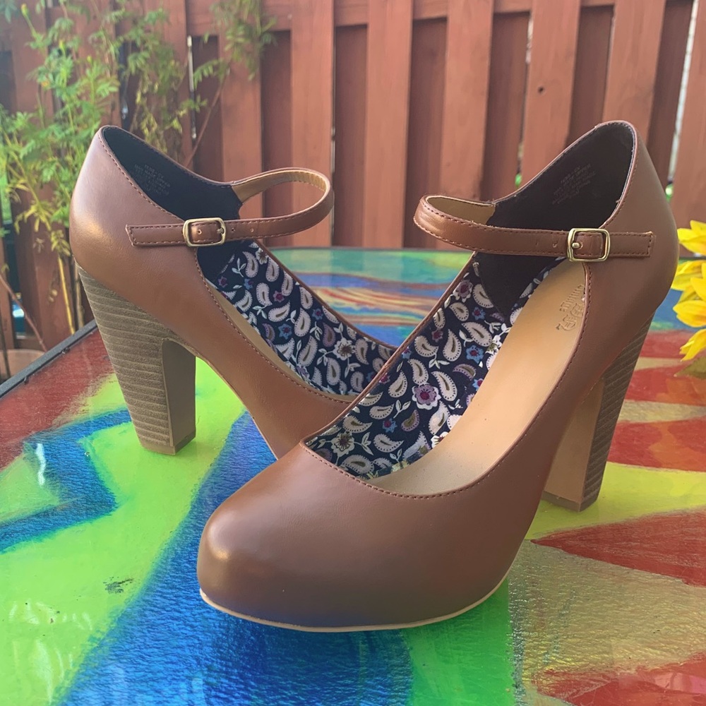 Crown Vintage block heels